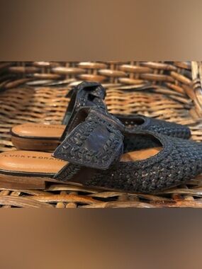 Lucky Brand Women's Grenaldie Mule in size 6. Great condition